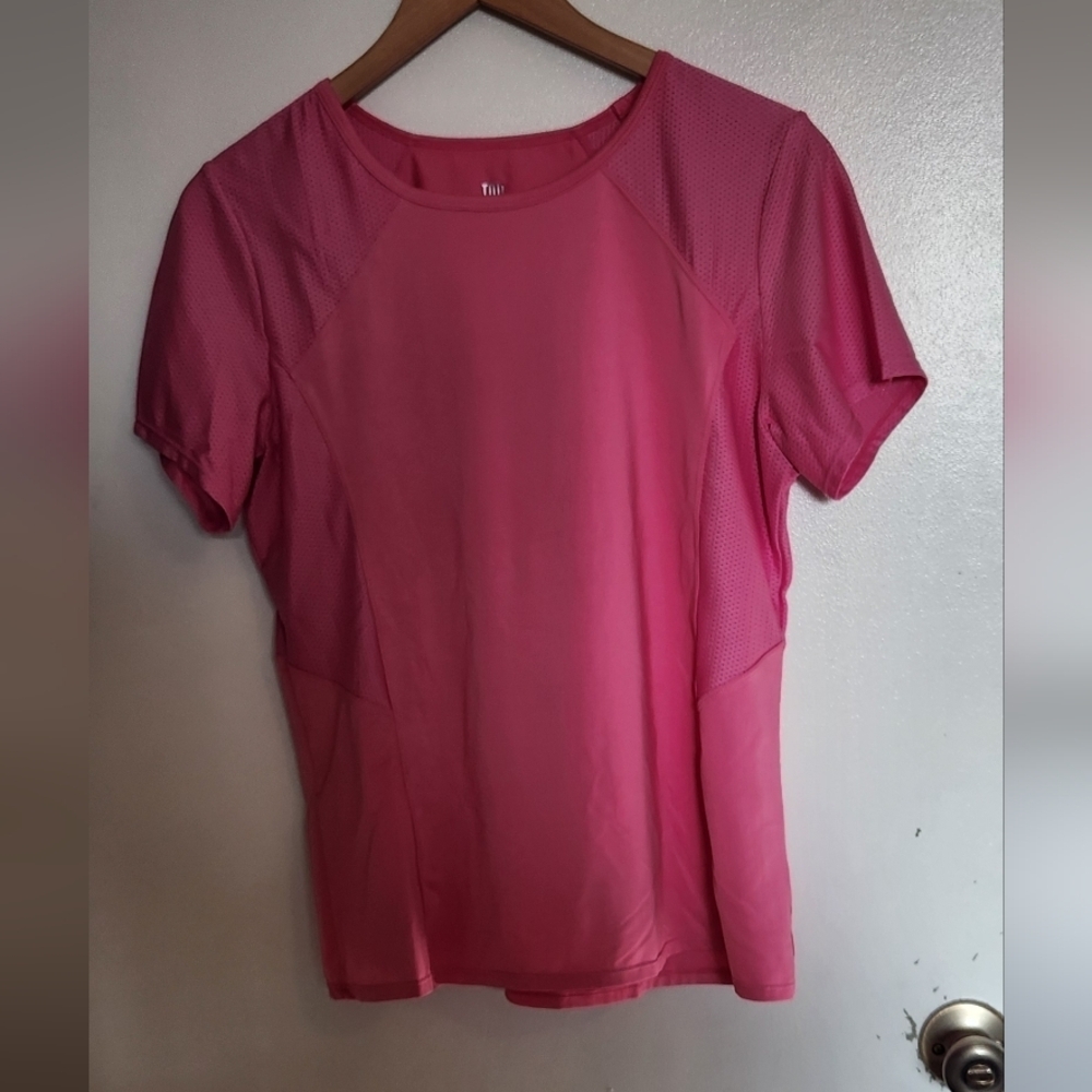 Tail Women's Short Sleeve Pink Workout Top
